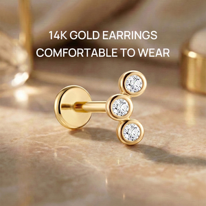 Pendiente de cartílago minimalista de titanio G23 con parte superior de oro macizo de 14K y 3 circonitas engastadas en bisel, con parte trasera plana, para mujer - Product Image 3