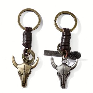Llavero de metal estilo vaquero europeo occidental, con colgante de aleación de cobre y plata antiguo, cabeza de toro vintage y cuero de vaca bicolor - Product Image 5