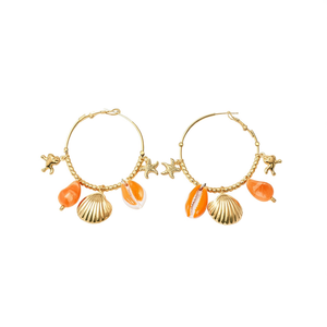 Boucles d'oreilles créoles en acier inoxydable plaqué or avec breloques coquillages et étoiles de mer pour un style plage - Product Image 2
