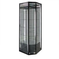 Vitrine d'angle pentagonale en verre avec cadre en métal noir pour l'exposition de volants, avec porte à ouverture unique verrouillable