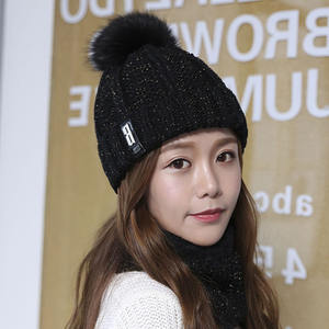 Ensemble d'écharpes d'hiver chaudes pour hommes et femmes avec <span class=keywords><strong>bonnet</strong></span> à <span class=keywords><strong>pompon</strong></span> brodé à la main 3D Cony Hair Knitted Hats New Plain Color - Product Image 4