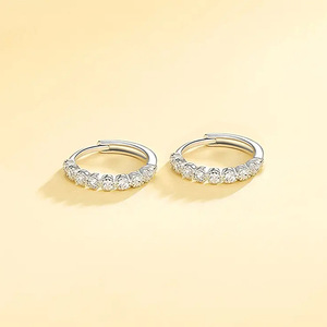 Orecchini Minimalisti per Donne, Design Delicato e Piccolo, Accessori per Orecchie da Indossare Ogni Giorno - Product Image 3