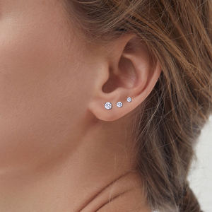 Venta al por mayor ASTM G23 titanio circón incrustaciones caracola hélice pendiente con bisagras Clicker Trangus nariz anillo mujeres Piercing joyería - Product Image 2