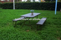 Table pliante rectangulaire en plastique promotionnelle pliable de fabrication spéciale avec conception de rotin pour l'usage extérieur d'hôtel de camping