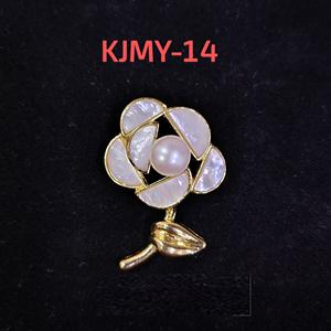 ต่างหูมุกน้ำจืดทรงหยดน้ำ ดีไซน์หรูหรา คุณภาพพรีเมียม วัสดุทองเหลือง เหมาะสำหรับงานพิธีการ มีจำหน่ายแล้ว - Product Image 2