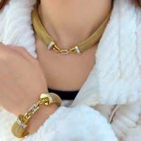 Ensemble collier et bracelet en maille en acier inoxydable plaqué or 18 carats incrusté de zircon, style influenceur vintage européen et américain, pour e-commerce 2024