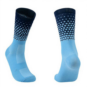 Chaussettes de sport unies blanches et noires pour enfants, jeunes et hommes, respirantes, antibactériennes, pour le basketball et la course, idéales pour l'été – Vente en gros - Product Image 2