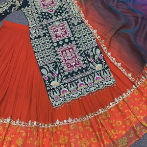 Sabya Sachi Diseñador Heavy Georgette Lehenga Choli para boda india con Chaniya Choli blanco. Diseñador indio Haldi, boda - Product Image 1
