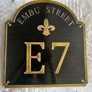 Médailles en cuivre gaufré personnalisées, insignes antiques et plaques de porte pour domaines privés, plaques signalétiques de château médaille d'école - Product Image 1