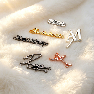 Plaque métallique personnalisée avec logo de marque, étiquettes métalliques dorées en relief pour vêtements, étiquettes métalliques pour sacs, étiquettes métalliques pour chaussures, pour accessoires vestimentaires - Product Image 6