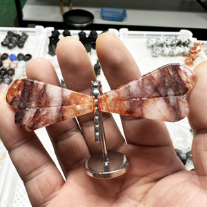 Cristal de cuarzo hematoides rojo al por mayor con forma de libélula [boho], piedra decorativa para atraer la riqueza, virutas de piedra en bruto talladas, mineral - Product Image 3