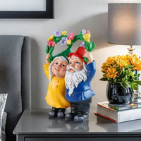 Figurine en résine de couple de gnomes avec couronne florale, peinte à la main, statue artistique, décoration de Noël pour la maison, modèle de collection pour les fêtes