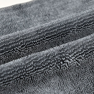 Toalla de microfibra gris para lavado de autos, súper absorbente, de doble cara, para la eliminación de manchas y limpieza. - Product Image 2