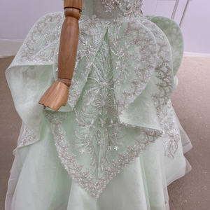 Vestido de Gala para Niñas Wn1790 Verde Menta, con Lentejuelas Plateadas y Flores de Encaje, Largo hasta el Suelo, 100% Poliéster, Cuello Alto - Product Image 4
