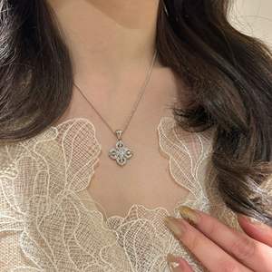 Ensemble de colliers pendentifs en argent sterling S925, artisanat rétro de luxe, incrusté de diamants, pestle, fleur à quatre feuilles, collier de niche de luxe - Product Image 5