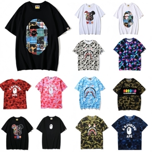 Camiseta <span class=keywords><strong>de</strong></span> punto con cuello redondo y manga corta para hombre, corte regular, con estampado <span class=keywords><strong>de</strong></span> camuflaje y logotipo, <span class=keywords><strong>de</strong></span> punto abullonado, 1.5 Formal Ape - Product Image 1