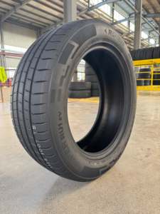 Шина для легких грузовиков и фургонов 205/70R14C 94/91Q с черным боковинным ремнем - Product Image 3