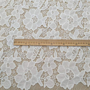 Encaje Bordado Floral Blanco 100% Poliéster, Tela Soluble en Agua para Accesorios de Prendas, Vestidos, Telas y Regalos - Product Image 3