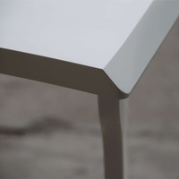 Mobilier de bureau moderne en Corian blanc Surface solide sur mesure Bureaux pour employés Table de jeux pour la maison