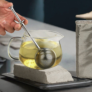 Infusor de Té de Acero Inoxidable Premium con Mango Largo, Filtro Ecológico para Té de Hojas Sueltas - Product Image 3