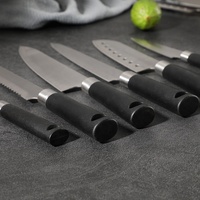 Couteau Santoku professionnel de 7 pouces en acier inoxydable de haute qualité avec manche en PP noir