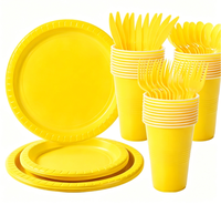 Ensemble de fournitures pour fête - Gobelets en plastique, assiettes en plastique, couteaux, fourchettes et cuillères - pour la décoration de fête sur le thème des anniversaires.