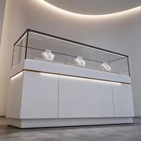 Vitrine de présentation de bijoux sur mesure pour grandes boutiques de centres commerciaux, avec éclairage LED, en bois peint et verre, noir et or, pour affichage commercial