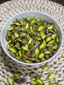 Suministro Directo de Fábrica: Pistachos Orgánicos Crudos Secos a Granel, No Transgénicos, Enteros, Partidos y Triturados, Origen EE. UU., Venta al por Mayor para el Mercado Global - Product Image 2