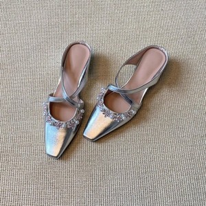 QuiteS 2026 Elegante Escritório Casual Slip-on Chinelos Novo Verão Meia Pérola Cruz <span class=keywords><strong>Strap</strong></span> Pequeno Dedo Do Pé Quadrado Sandália Ao Ar Livre - Product Image 2