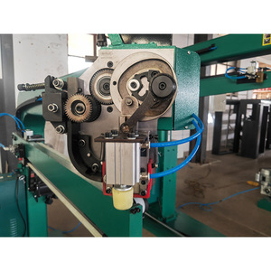 Machine d'emballage pour boîtes ondulées à bordure cousue, avec système de clouage décalé long-court personnalisé - Product Image 4