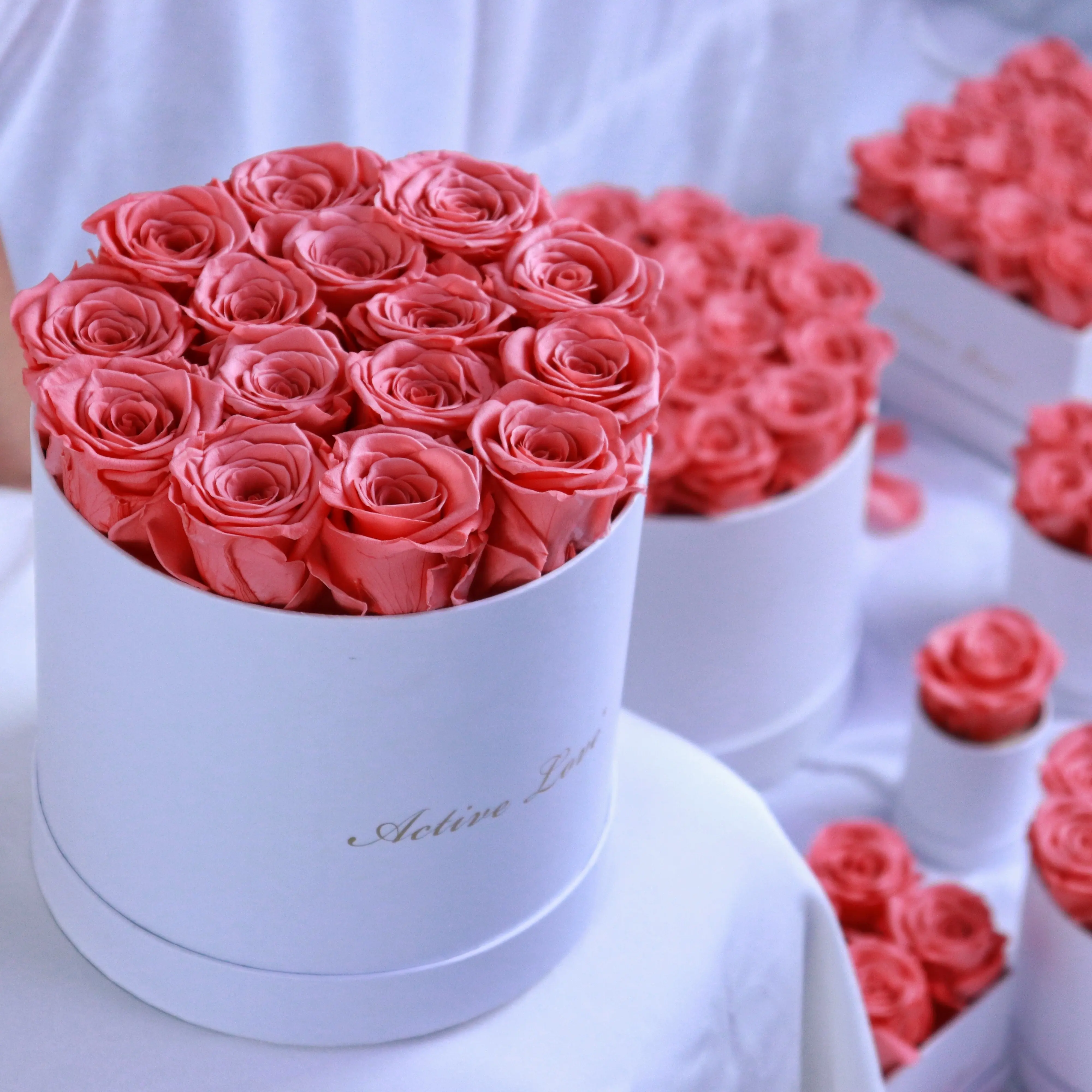 La mejor caja de regalo de flores redondas de corazón cuadrado Flor de rosas eternas conservada en caja redonda flor caja de rosas preservadas reales