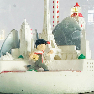 Passen Sie die ikonische Architektur der Stadt an Snow Globe Fügen Sie Schneeflocken und Pailletten hinzu, um Music Mas Water Globe abzuspielen - Product Image 4