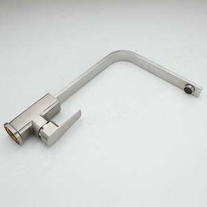 Grifos de Cocina Modernos Giratorios Cromados en Negro y Dorado T09, Grifo Monomando de Cerámica para Fregadero de Hotel - Product Image 2