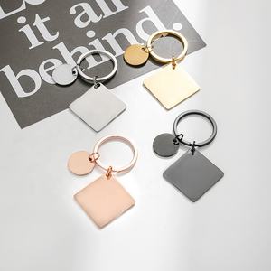 Porte-clés <span class=keywords><strong>en</strong></span> acier inoxydable à graver sur mesure Porte-clés <span class=keywords><strong>en</strong></span> métal tendance Logo laser <span class=keywords><strong>en</strong></span> or rose <span class=keywords><strong>argent</strong></span>é de forme circulaire carrée - Product Image 2