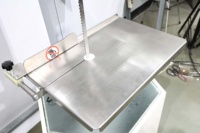 Scie à Os et Découpeuse de Viande Commerciale J210 Semi-Automatique Multifonctionnelle pour Poulet Congelé, Chèvre et Bœuf