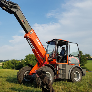 Chargeuse sur pneus télescopique articulée multifonction de 2,5 tonnes, conforme à la norme EPA Tier 4F, compacte, pour l'agriculture et la construction - Product Image 1