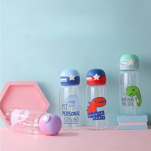 Bouteille d'eau en plastique transparente 700 ml pour enfants avec paille et sangle, motif petit dinosaure mignon, populaire, vente en gros - Product Image 2