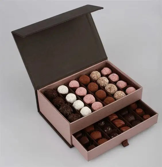 2020 New Style Cardboard Multi-color Printing Hard Paper Chocolate Box Blue Clear Cover Chocolate Party Gift Box