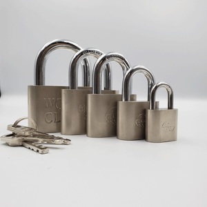 Candado de Hierro de Alta Seguridad con Llave de Llanta, Cilindro de Zinc Niquelado de 70mm, Acabado Mate de Bajo Brillo - Product Image 3