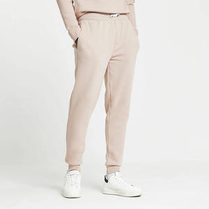 Conjunto de ropa deportiva para hombre Pantalones de jogging de poliéster ajustados con bolsillos laterales - Product Image 2