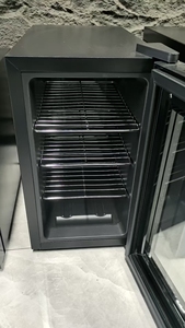 Incubadora Termoeléctrica de Calefacción y Refrigeración Nuelead NE-512 de 23L, Sin Gas, Silenciosa, Incubadora de Serpientes de Mesa, Incubadora Pequeña para Reptiles - Product Image 5