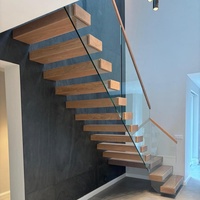 Escalier flottant en spirale sur mesure, marches en bois massif, balustrade en verre sans cadre, main courante en bois, éclairage LED intégré