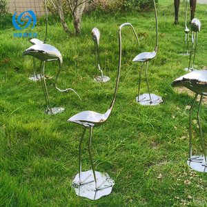 Escultura de Animal para Exteriores, Pequeña Grúa de Acero Inoxidable, Acabado Espejo, Montaje en Suelo, Diseño Contemporáneo - Product Image 4
