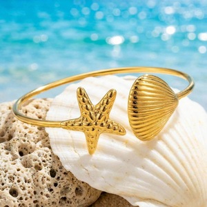 Brazalete Abierto de Acero Inoxidable Minimalista y Ligero para Mujer, con Diseño de Estrella de Mar y Concha, Joyería de Moda Diaria, Impermeable y Moderna - Product Image 5