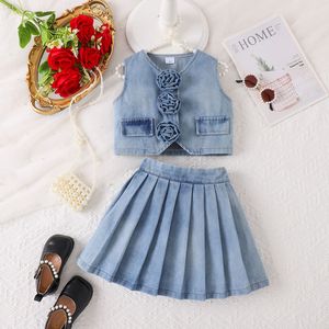 ชุดเด็กผู้หญิงสไตล์เรโทรใหม่สำหรับฤดูร้อน เสื้อกั๊กสีฟ้าลายดอกไม้ 3 มิติ พร้อมกระโปรงจีบสวยหรู ชุดเซ็ตสำหรับเด็กอายุ 2-7 ปี - Product Image 1