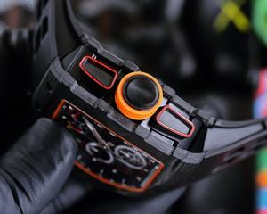 Montre mécanique entièrement automatique, élégante et charmante, de haute qualité, avec boîtier en fibre de carbone et verre saphir, bracelet en silicone. - Product Image 4