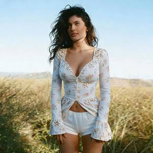 Conjunto de Dos Piezas Blanco para <span class=keywords><strong>Mujer</strong></span>, Manga Larga, Cierre Frontal con Cremallera, Shorts Recortados, Estilo Bodycon, para Playa o Fiesta, Diseño Personalizado OEM ODM - Product Image 1