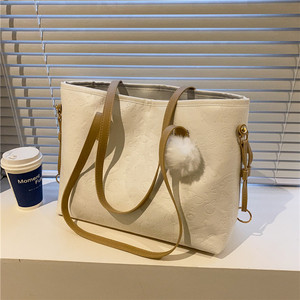 Sac à bandoulière grande capacité tendance pour femme, nouvelle version coréenne, sac fourre-tout en cuir souple gaufré, sac d'affaires simple - Product Image 5