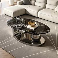 Table basse ovale de designer italien minimaliste et créatif avec plateau en marbre et base en acier inoxydable poli, meubles de salon