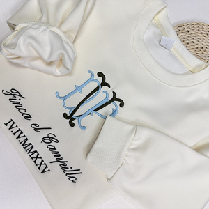<span class=keywords><strong>Sweat</strong></span> à <span class=keywords><strong>capuche</strong></span> personnalisé avec initiales brodées en forme de cœur, idéal pour enterrement de vie de jeune fille, anniversaire, livraison directe, hiver, col rond, personnalisable - Product Image 2